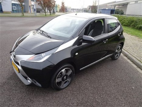 Toyota Aygo - 1.0 VVT-i x-clusiv - 1