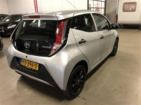 Toyota Aygo - 1.0 VVT-i 69pk 5D x-now/AIRCO/AUDIO/LMV - 1