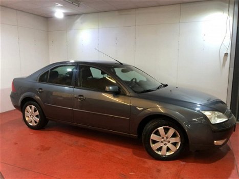 Ford Mondeo - 1.8-16V Futura - 1