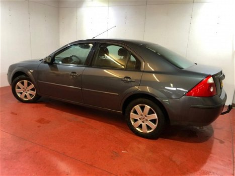 Ford Mondeo - 1.8-16V Futura - 1