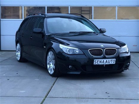 BMW 5-serie Touring - 530d High Executive / M Pakket /+ 300 PK / XENON / Panoramadak/Comfortzetels - 1