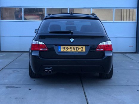 BMW 5-serie Touring - 530d High Executive / M Pakket /+ 300 PK / XENON / Panoramadak/Comfortzetels - 1