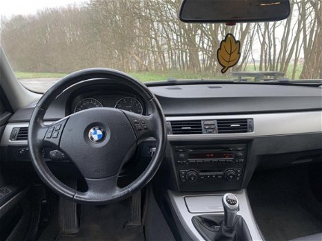 BMW 3-serie - 320i Dynamic Executive AIRCO 2005 Nieuwstaat - 1