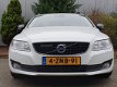 Volvo V70 - 2.0 181pk D4 Nordic+ 1e EIG. |NL-AUTO| VOL OPTIES| - 1 - Thumbnail