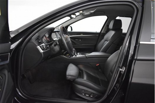 BMW 5-serie Touring - 520d Automaat Comfortstoelen Leder Navi - 1
