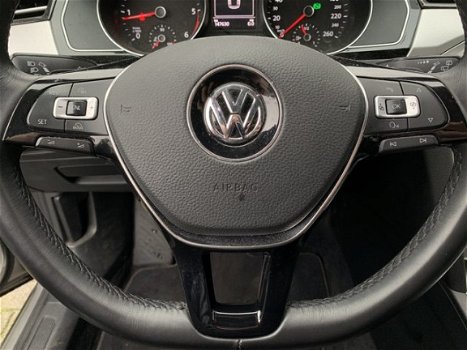 Volkswagen Passat Variant - 1.6 TDI NAVI LED TR.HAAK STOELVERW. PDC LMV CHROOM - 1