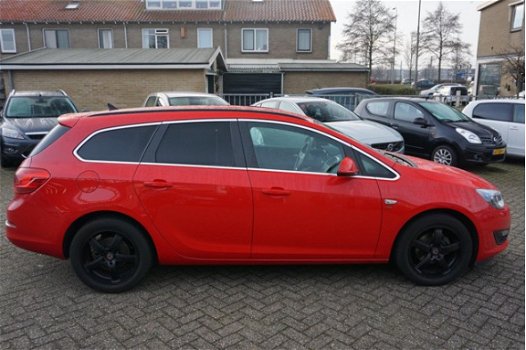 Opel Astra Sports Tourer - 1.4 Turbo Sport + xenon, stoelverw., trekhaak, navi, zeer nette auto - 1