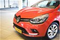 Renault Clio - 0.9 TCe Limited / AIRCO / NAVIGATIE GROOT SCHERM / PARKEERSENSOREN - 1 - Thumbnail