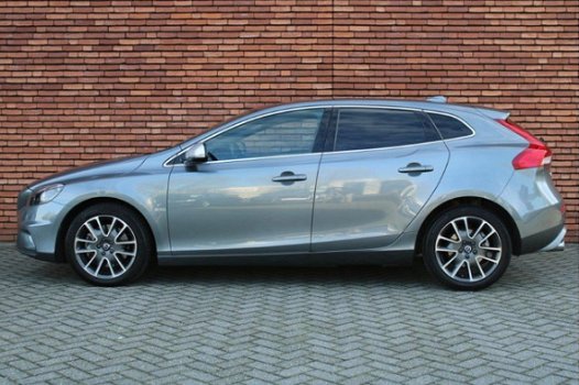 Volvo V40 - 2.0 D4 190PK R-Design - 1