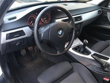 BMW 3-serie - 325i 218PK Sportstoelen Lichtmetaal Trekhaak