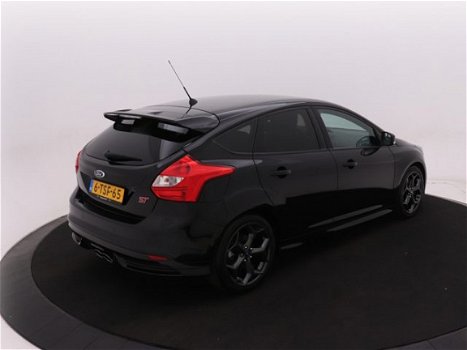 Ford Focus - 2.0 EcoBoost 251 pk ST-3 | orig. NL | Vol-leder | Xenon | - 1