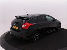 Ford Focus - 2.0 EcoBoost 251 pk ST-3 | orig. NL | Vol-leder | Xenon |