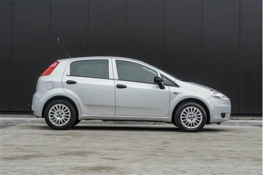 Fiat Grande Punto - 5-Drs 1.2 Actual +AIRCO+AUDIO+TREKHAAK - 1