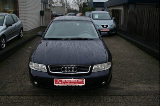 Audi A4 - 2.4 V6 Advance airco - 1