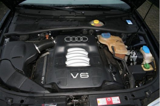 Audi A4 - 2.4 V6 Advance airco - 1