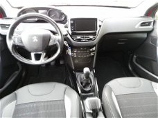 Peugeot 2008 - 1.2 PureTech 110pk Allure *Navigatie, Climate Control