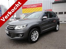 Volkswagen Tiguan - 1.4 TSI Sport&Style & BlueMotionTech Panoramadak/Navi Dealer onderhouden