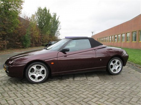 Alfa Romeo Spider - 2.0 JTS Rosso Brunelli - 1