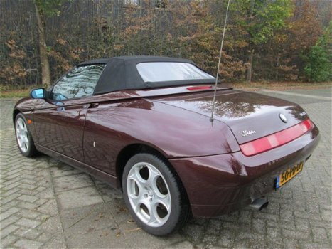 Alfa Romeo Spider - 2.0 JTS Rosso Brunelli - 1