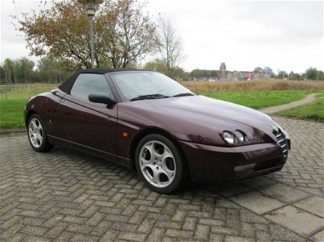 Alfa Romeo Spider - 2.0 JTS Rosso Brunelli - 1