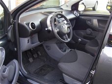 Toyota Aygo - 1.0-12V Comfort Navigator 68PK 5-drs, airco, navi, elektr.ramen, USB, bluetooth RIJKLA