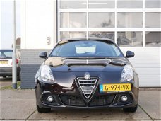 Alfa Romeo Giulietta - 1.4 T Distinctive Airco, Lmv, Elekt Pakket, Navi, Weinig Km