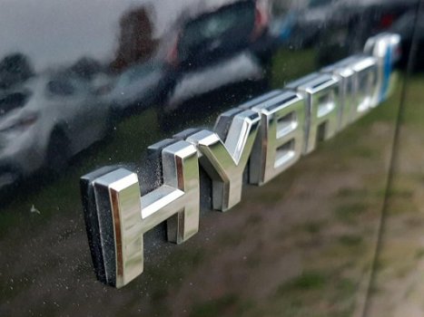 Toyota Auris - 1.8 Hybrid Aut Lease Plus| Navigatie, Panoramadak, LM-velgen, Bluetooth - 1