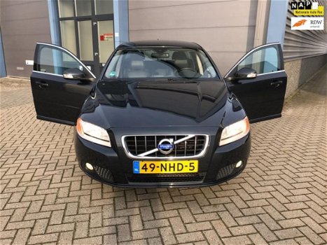 Volvo V70 - 2.0 D3 Momentum Leer, Dealer Onderhouden, Camera, NAP - 1