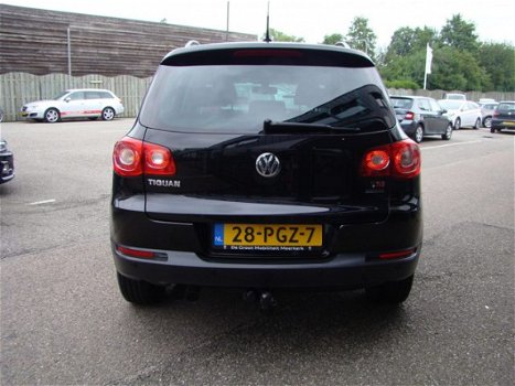 Volkswagen Tiguan - 1.4 TSI 150pk Comfort&Design Navi - Trekhaak - Parkassist - Clim - 1