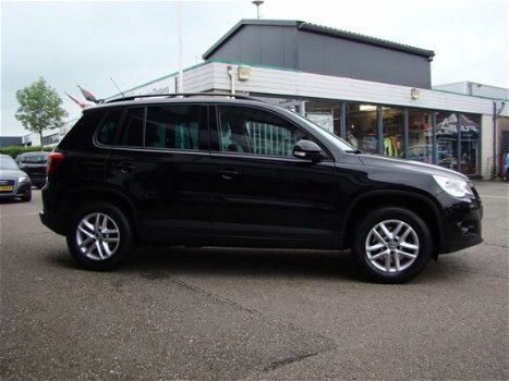 Volkswagen Tiguan - 1.4 TSI 150pk Comfort&Design Navi - Trekhaak - Parkassist - Clim - 1