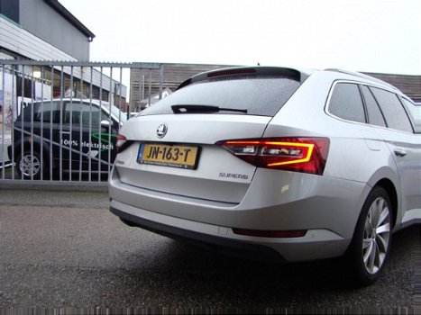 Skoda Superb Combi - 1.6 TDI Style Business Gr. Navi - Park assist - Trekhaak - 1