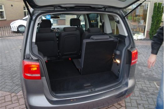 Volkswagen Touran - 1.6TDI Highline 7P NAV/PANO/CAMERA/ - 1