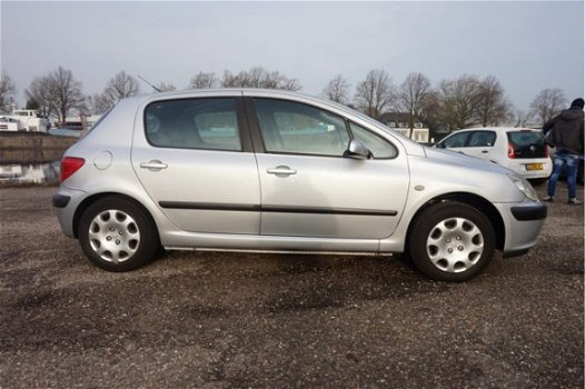 Peugeot 307 - 1.6-16V XT , 5 DEURS, AIRCO, ZEER NETTE EN GOED RIJDENDE 307 MET TREKHAAK , INRUIL TEG - 1