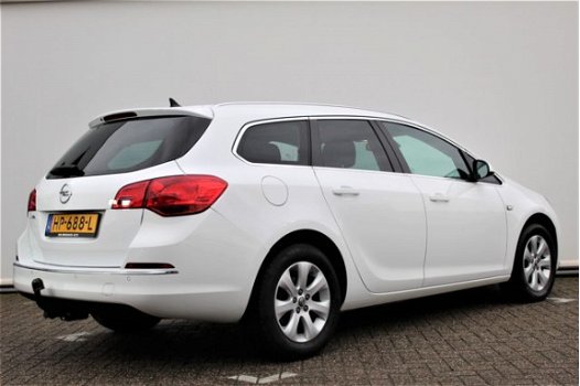 Opel Astra - S.T. 1.4 Business + Navi | PDC | Trekhaak | Navi | Cruise | PDC | Trekhaak - 1