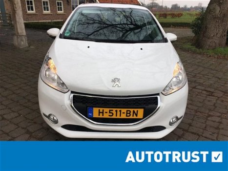 Peugeot 208 - 1.2 VTi Active incl. PDC, airco en bluetooth voorbereiding - 1