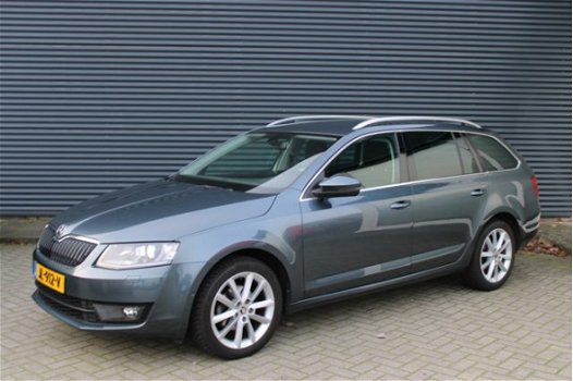 Skoda Octavia Combi - 1.6 TDI Greentech Style Business Xenon Groot-Navigatie Parkeerhulp Canton - 1