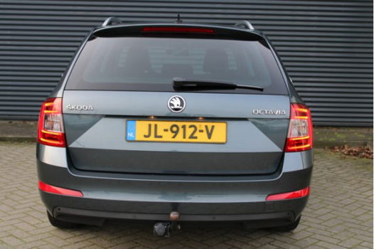 Skoda Octavia Combi - 1.6 TDI Greentech Style Business Xenon Groot-Navigatie Parkeerhulp Canton - 1