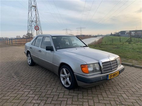 Mercedes-Benz 230 - 230E K6 - 1