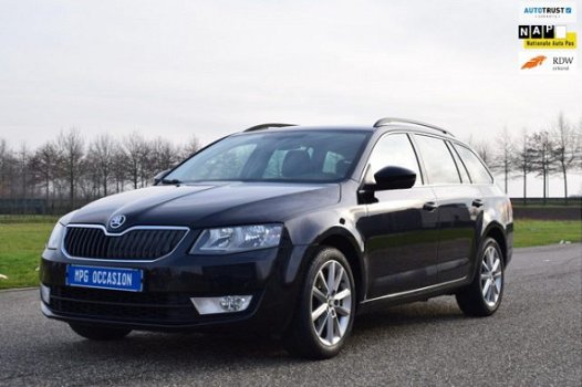 Skoda Octavia Combi - 1.6 TDI Greentech JOY Business Automaat, Navi, Clima, Cruise, PDC - 1