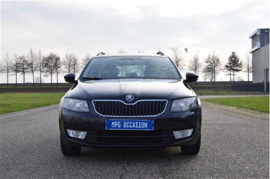 Skoda Octavia Combi - 1.6 TDI Greentech JOY Business Automaat, Navi, Clima, Cruise, PDC - 1