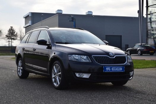 Skoda Octavia Combi - 1.6 TDI Greentech JOY Business Automaat, Navi, Clima, Cruise, PDC - 1