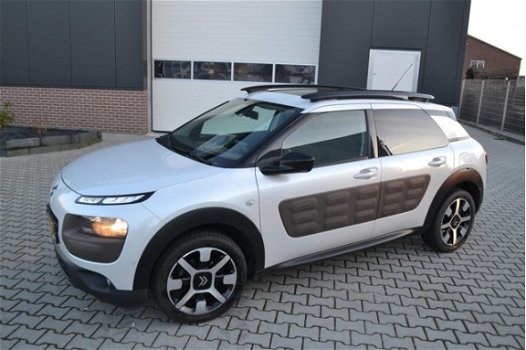 Citroën C4 Cactus - 1.2 e-VTi Shine Panoramadak, Navigatie, Inparkeren, Camera, Trekhaak - 1