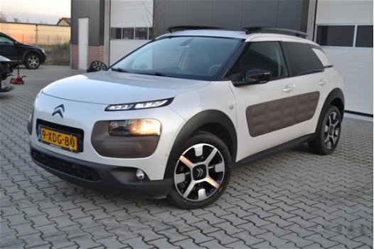 Citroën C4 Cactus - 1.2 e-VTi Shine Panoramadak, Navigatie, Inparkeren, Camera, Trekhaak - 1