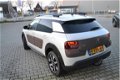 Citroën C4 Cactus - 1.2 e-VTi Shine Panoramadak, Navigatie, Inparkeren, Camera, Trekhaak - 1 - Thumbnail