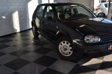 Volkswagen Golf - 1.6-16V