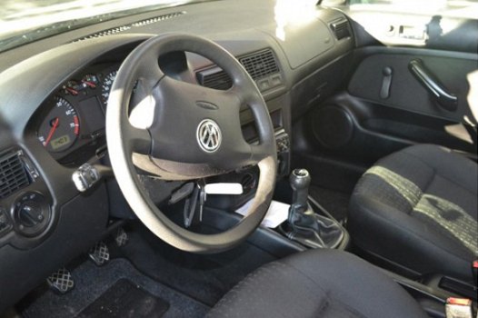 Volkswagen Golf - 1.6-16V - 1