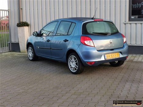 Renault Clio - 1.2 16V 75 - 1