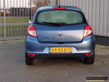 Renault Clio - 1.2 16V 75 - 1