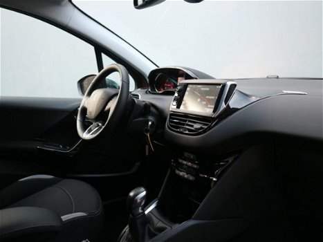 Peugeot 208 - 1.2 82 pk Style Pack Navigatie | Clima | Parkeersensoren - 1