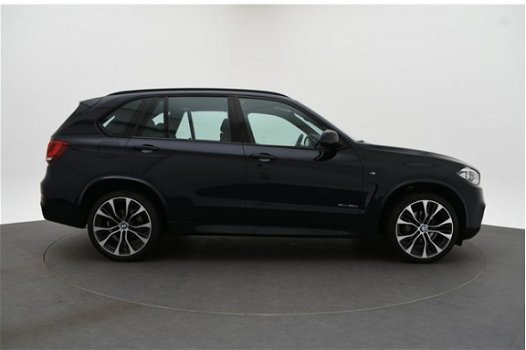 BMW X5 - xDrive30d High Exe M-Sport/Led/Carbon/Trekhaak(elk)Navigatie/NAP/Nederlandse auto Complete - 1